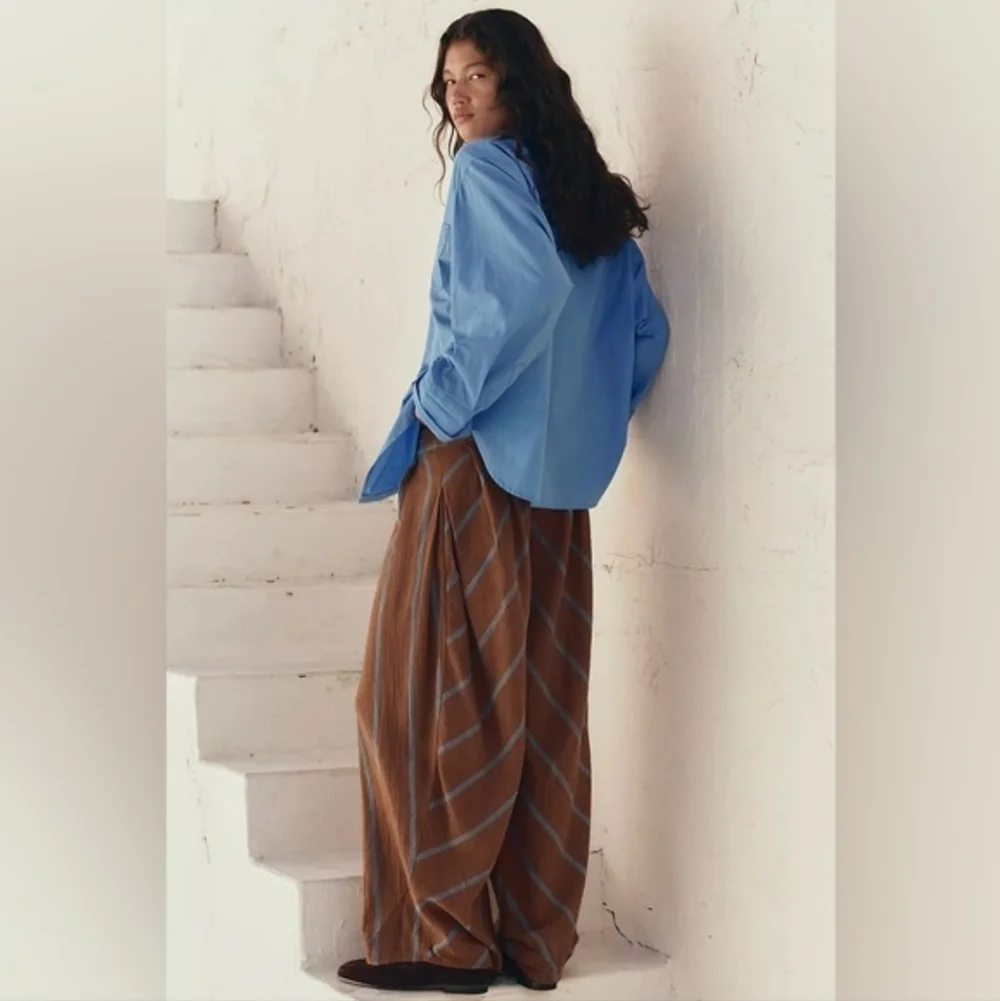 Loose-Fit Blue Button-Up Shirt and Brown Wide-Leg Pants Set - Picture 2 of 12